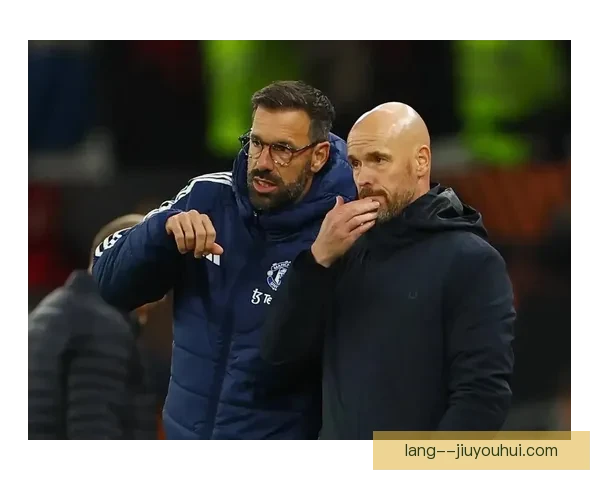 曼联官方宣布范尼斯特鲁伊正式加盟担任一线队助理教练