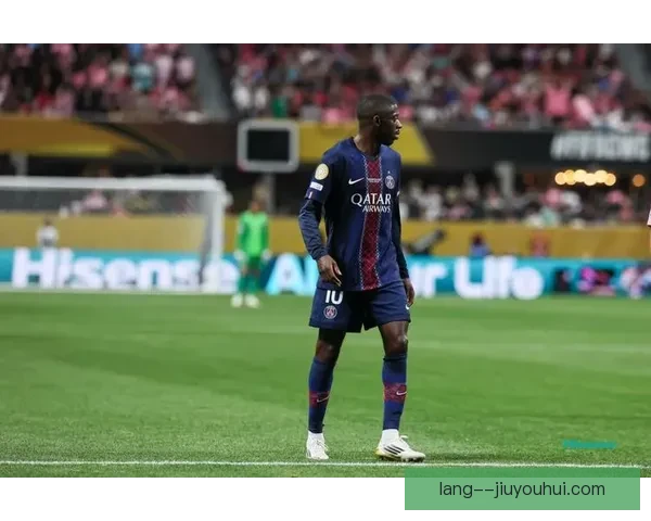 若昂·内维斯以创纪录转会费加盟巴黎圣日耳曼引发关注