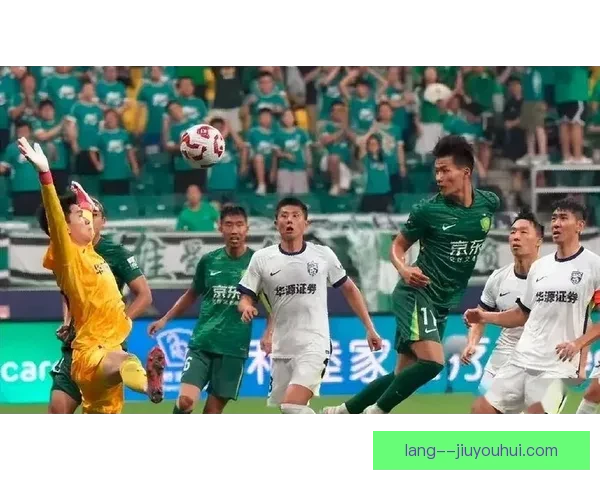 林良铭精彩边路突破助力国安攻防转换展现个人能力 林良铭精彩边路突破助力国安攻防转换展现个人能力